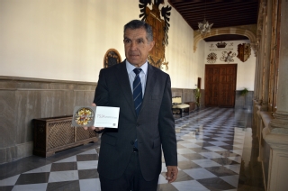 El presidente del TSJA, Lorenzo del Río, muestra la Memoria correspondiente a 2023